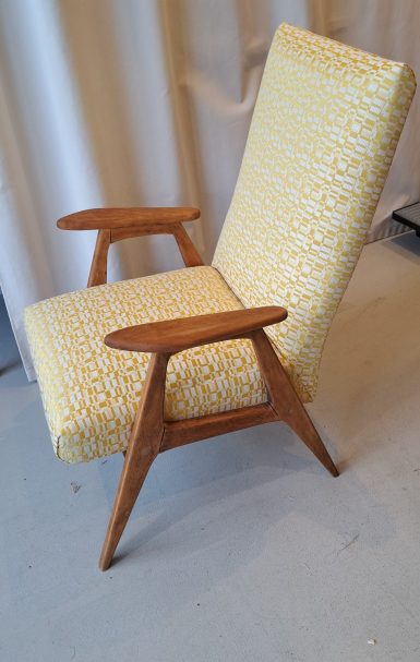 Fauteuil jaune EF profil